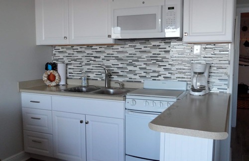 Tybee Island Condo | Panoramic Ocean View Retreat for Couples with Pool Access