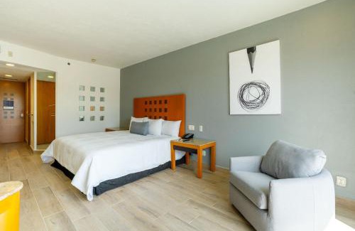 Torreon Hotel | Elegant Real Inn Torreon: 5-Star Comfort with Ocean Views