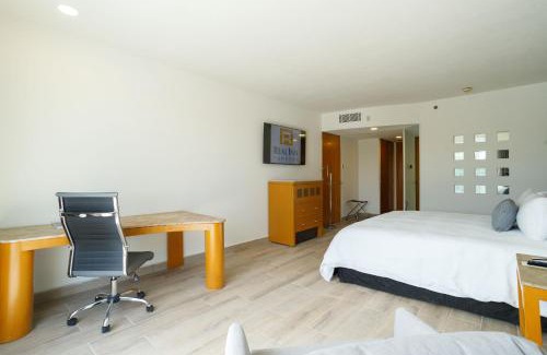 Torreon Hotel | Elegant Real Inn Torreon: 5-Star Comfort with Ocean Views