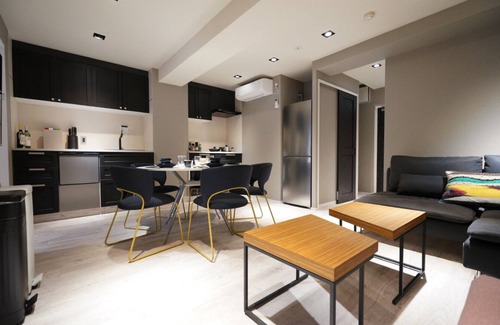 Kudankita Apartment | Chic 2-Bedroom KUDANSHITA: Rated 10/10, Family-Friendly Stay