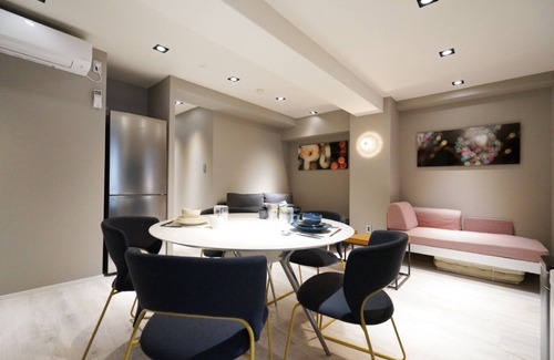 Kudankita Apartment | Chic 2-Bedroom KUDANSHITA: Rated 10/10, Family-Friendly Stay