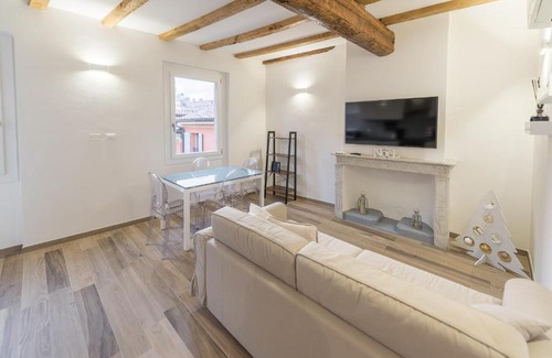 L'antico Ghetto Ebraico Apartment | Charming Realkasa Canonica Apartment - Family-Friendly Stay