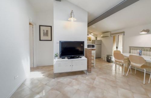 L'antico Ghetto Ebraico Apartment | Family-Friendly Stay at Realkasa Carro 7 Apartment