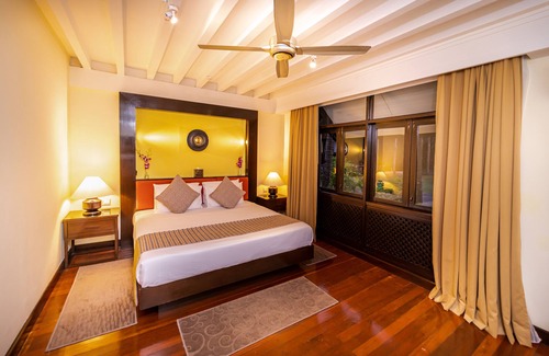 Kuala Teriang Hotel | Experience Rebak Island Resort & Marina with Ocean Views