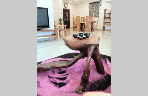 Taman Desa Tebrau House | Spacious 12-Pax Stay Near Tebrau City & Key Attractions