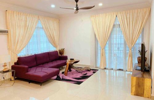 Taman Desa Tebrau House | Spacious 12-Pax Stay Near Tebrau City & Key Attractions