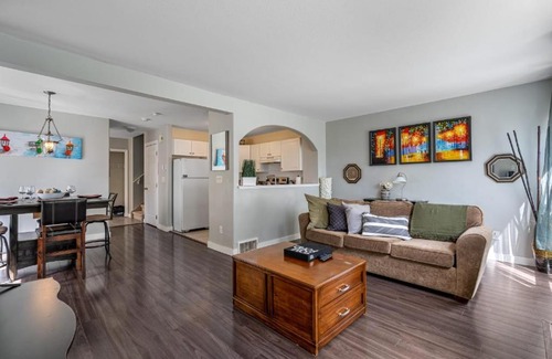 Red Deer House | Rebel House: Game Room, BBQ & RokuTV - Guest Rated 10/10
