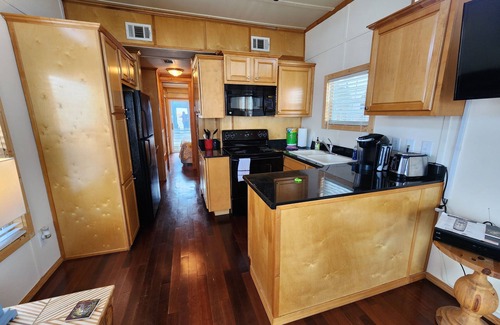 Apalachicola Boat Rental | Romantic Houseboat Escape on the Apalachicola River