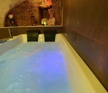 Gravina in Puglia Bed & Breakfast | Experience REBEL SUITE with Hot Tub & Breakfast Included