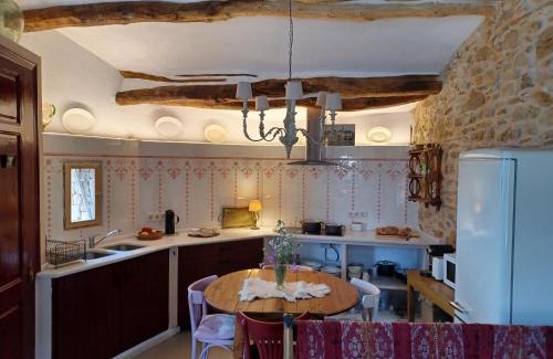 Visalibons House | Rebelde Green: 10/10 Rated, Pet-Friendly with Hot Tub
