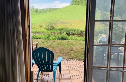 Londonderry Condo | Relax and Rejuvenate Amidst Vermont's Scenic Beauty