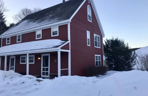 Londonderry Condo | Relax and Rejuvenate Amidst Vermont's Scenic Beauty
