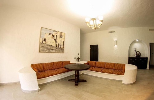 Monterrey Municipality House | Spacious and Cozy Room in Monterrey with Breakfast Included