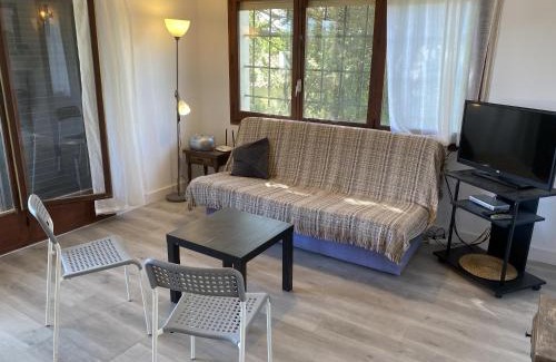 Mas Pinell Apartment | Family-Friendly Getaway at Rec Dalt - Mas Pinell