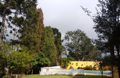 Ibiuna Cottage | Inviting Recanto Cachoeira with Pool and Ocean Views