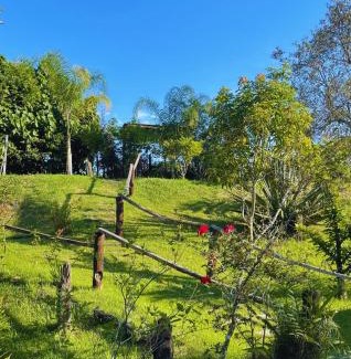 Nogueira House | Delightful Recanto Cheio de Cheiro: Pet-Friendly Escape