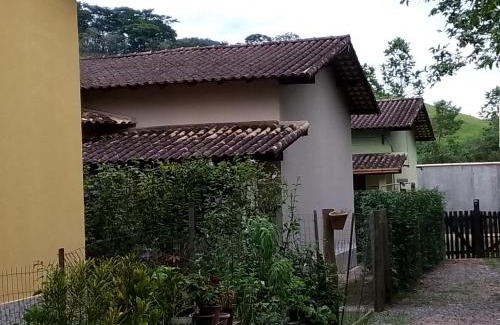Guapimirim House | Pet-Friendly Retreat at Recanto da Cotia for Families