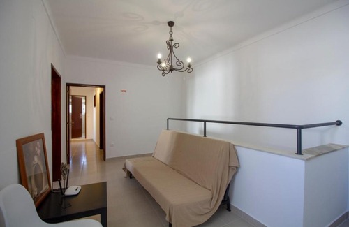 Sao Pedro do Corval House | Family-Friendly Retreat at Recanto da Praça with Kitchen