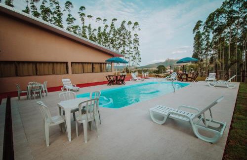 Maua da Serra Apartment | Oceanfront Retreat at Recanto da Serra with Pool Access