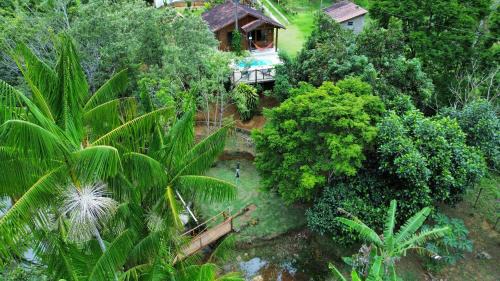Santa Teresa House | Oceanfront Retreat: Recanto da Tia Juju with Pool & Views
