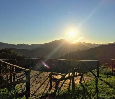 Aiuruoca Cabin | Child-Friendly Retreat at Recanto das Estrelas - Rated 9.5