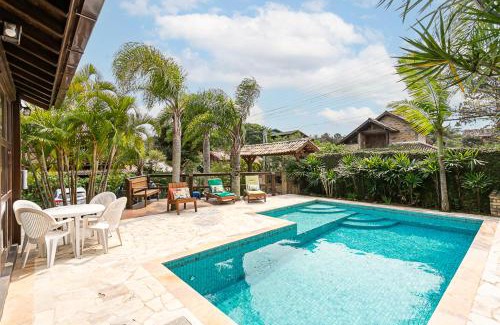 Pinheira House | Discover Recanto das Palmeiras: Pet-Friendly Family Retreat