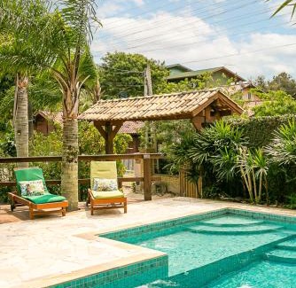 Pinheira House | Discover Recanto das Palmeiras: Pet-Friendly Family Retreat