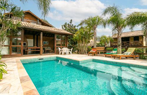 Pinheira House | Discover Recanto das Palmeiras: Pet-Friendly Family Retreat