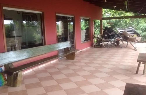 Guape House | Pet-Friendly Retreat at Recanto de Furnas with Pool & Breakfast