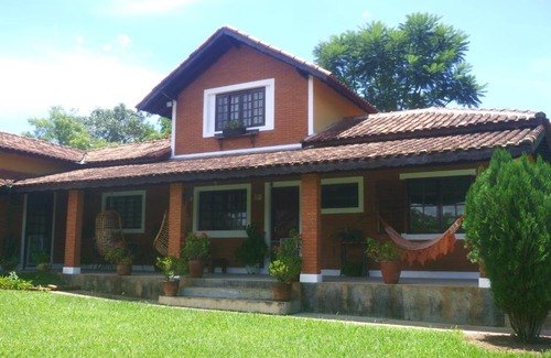 Sao Pedro House | Guest Rated: Recanto de Oryon with Pool & Pet-Friendly Perks