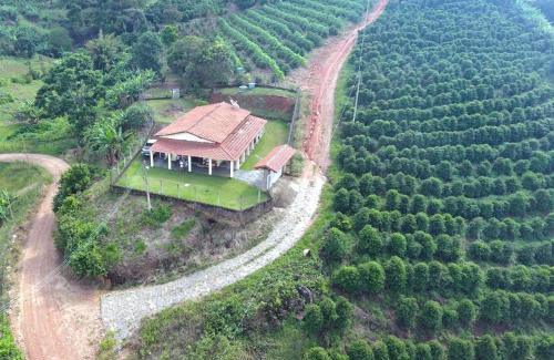 Bueno Brandao House | Pet-Friendly Retreat at Recanto dos Cafezais - Rated 9.7/10
