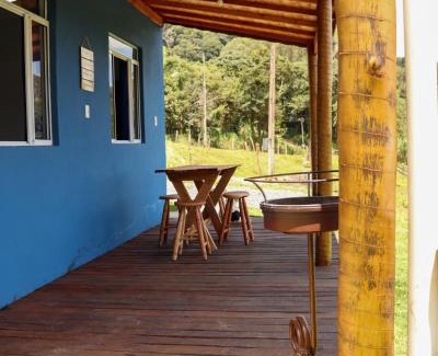 Corrego do Bom Jesus House | Scenic Retreat: Recanto em Cores with Mountain Views