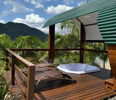 Rio da Luz Ski Chalet | Pet-Friendly Retreat at Recanto Fogo na Taça Chalé