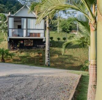 Rio da Luz Ski Chalet | Pet-Friendly Retreat at Recanto Fogo na Taça Chalé