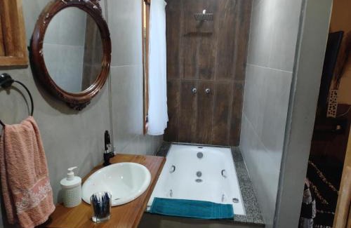Lima Duarte Ski Chalet | Rustic Retreat: Guest Rated 10/10 & Child-Friendly Amenities