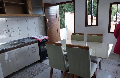 Governador Celso Ramos House | Prime Oceanfront Getaway: Pet-Friendly & Family Approved