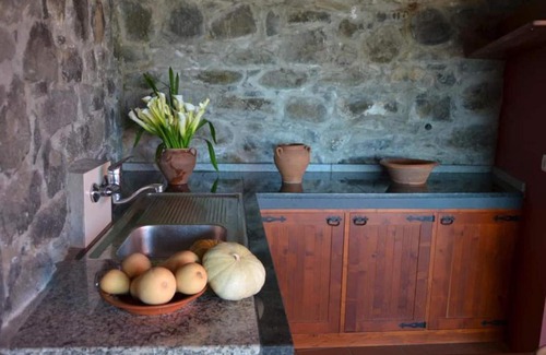 Porto Moniz House | Delightful Stay at Recantos do Castanheiro with Hot Tub