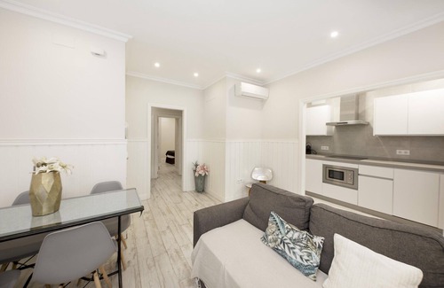 San Roque Apartment | Ideal Recaredo 2-Bedroom Apartment with Kitchen Amenities