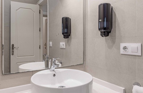 San Roque Apartment | Ideal Recaredo 2-Bedroom Apartment with Kitchen Amenities