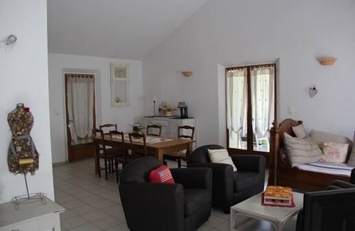 Lagnes House | Peaceful Retreat in 4000 m² Park – Guest Rated 10/10