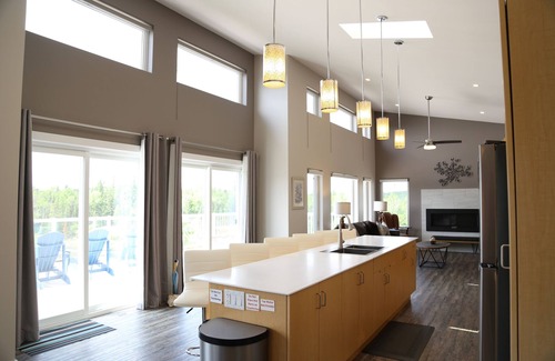 Northern Ontario House | Discover Eagles View: Modern Cabin with Breathtaking Scenery