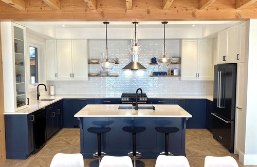 Ryerson Cottage | Exclusive Lakefront Family Cottage with Pool & Ocean View