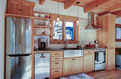 Belmont Cottage | Eco-Cottage Retreat in Vibrant SE Belmont/Hawthorne