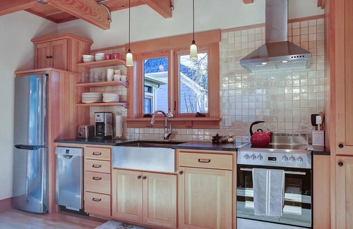 Belmont Cottage | Eco-Cottage Retreat in Vibrant SE Belmont/Hawthorne