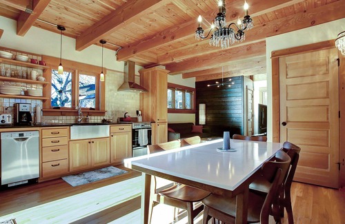 Belmont Cottage | Eco-Cottage Retreat in Vibrant SE Belmont/Hawthorne