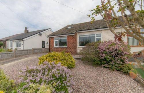 Poulton-le-Fylde House | Refurbished Family-Friendly Home with Pet Amenities
