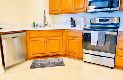 Avalon Villa | Recently Remodeled Ocean View Condo with Pool and Spa