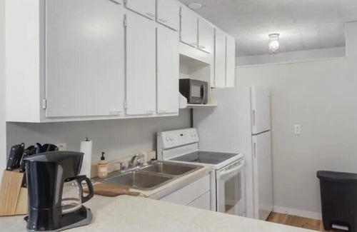 Prairieton House | Charming Two Bedroom Retreat with Pet-Friendly Amenities