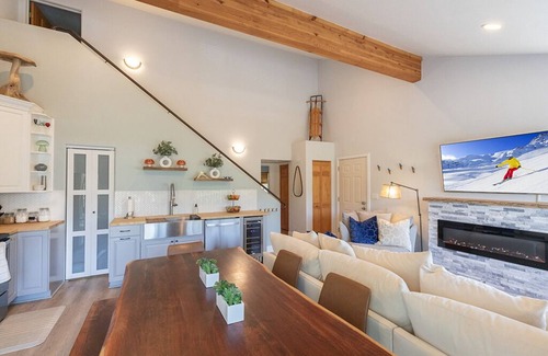 Mountain Village Condo | Renovated Ski Retreat Steps from Chondola and Lifts