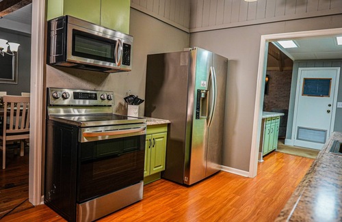 Pine Mountain Ski Chalet | Beautiful Chalet Steps from Salt Water Pool - Rated 8.8/10